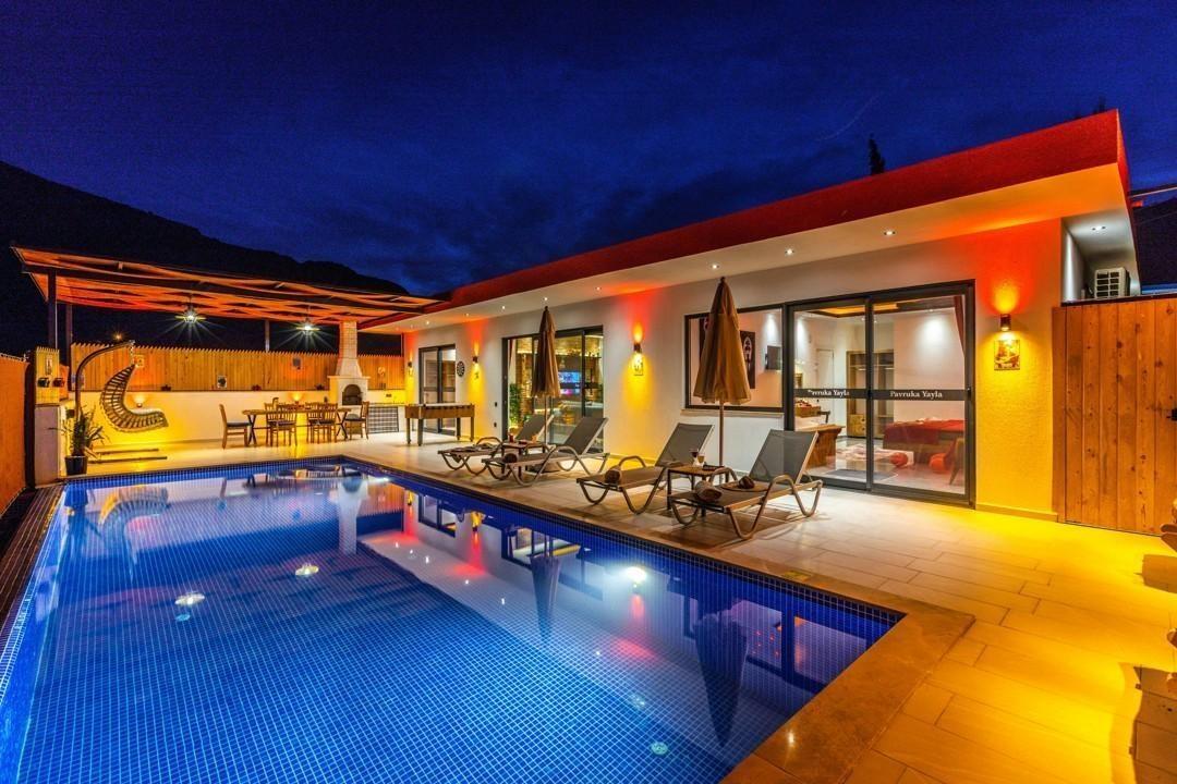 How to Maintain Pool pH Without Chemicals