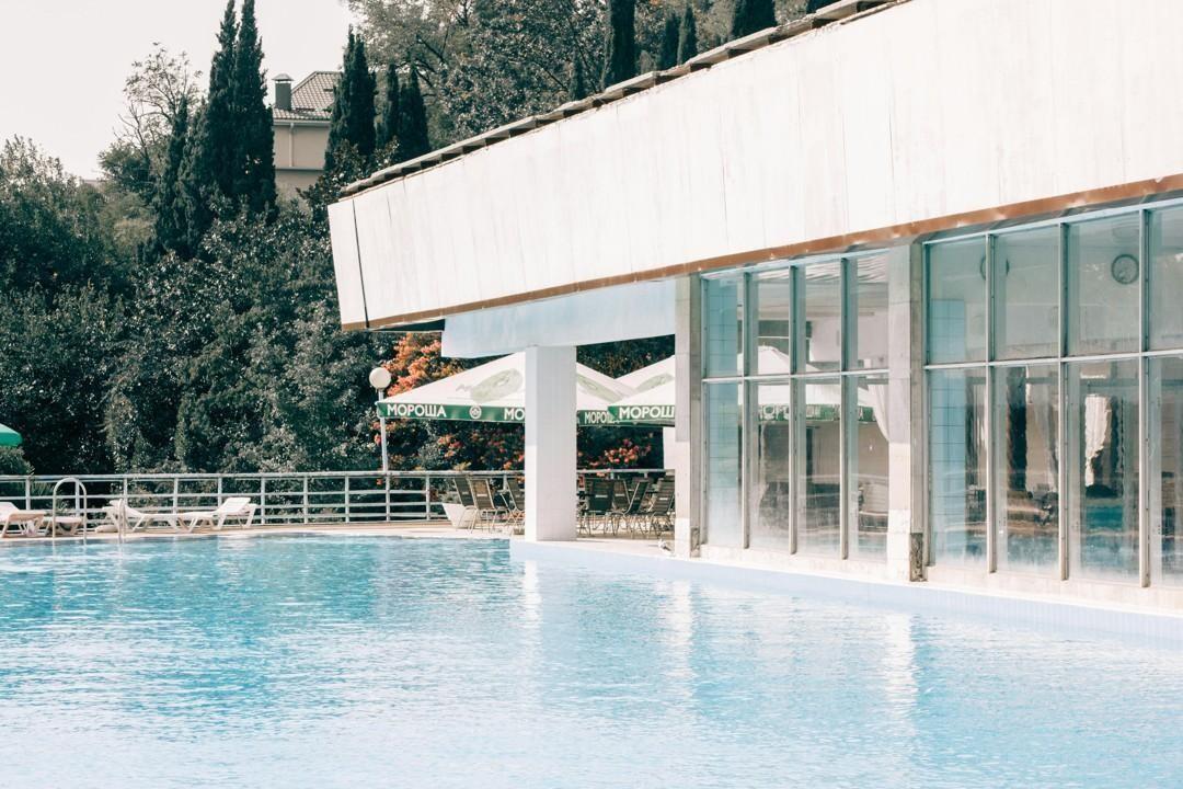 How to Properly Acid Wash a Pool
