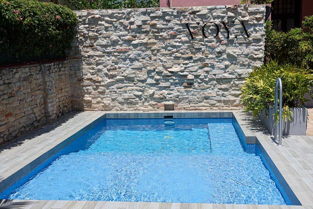 The Pros and Cons of Vinyl Liner Pools