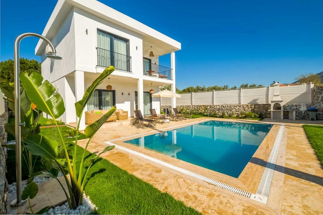 Why Pool Tile Cleaning is More Important Than You Think  