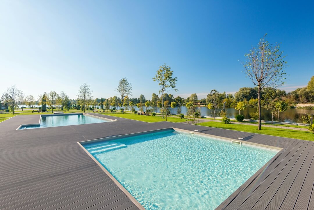 Signs Indicating a Pool Leak Image